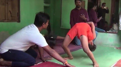 “Djali gomë”, 10-vjeçari që theu rekordin Guinness me veprimet ekstreme të yogas