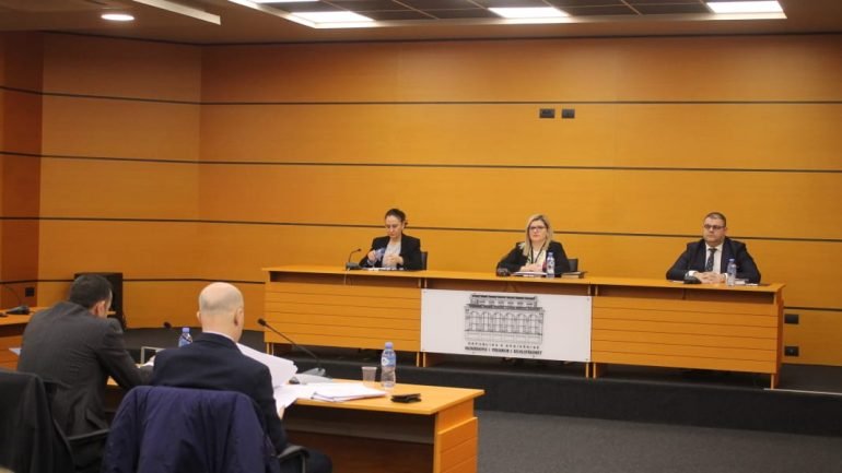 Reforma në Drejtësi në Shqipëri pushon 50 gjyqtarë dhe prokurorë