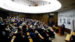 Jakup Krasniqi ironizon shënimin e përvjetorit të Xhemjetit