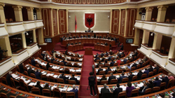 Kuvendi shqiptar ratifikon pa asnjë votë kundër protokollin për Maqedoninë e Veriut në NATO
