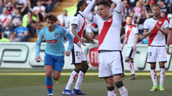 Griezmanni i siguron pikët e plota Atleticos ndaj Vallecanos