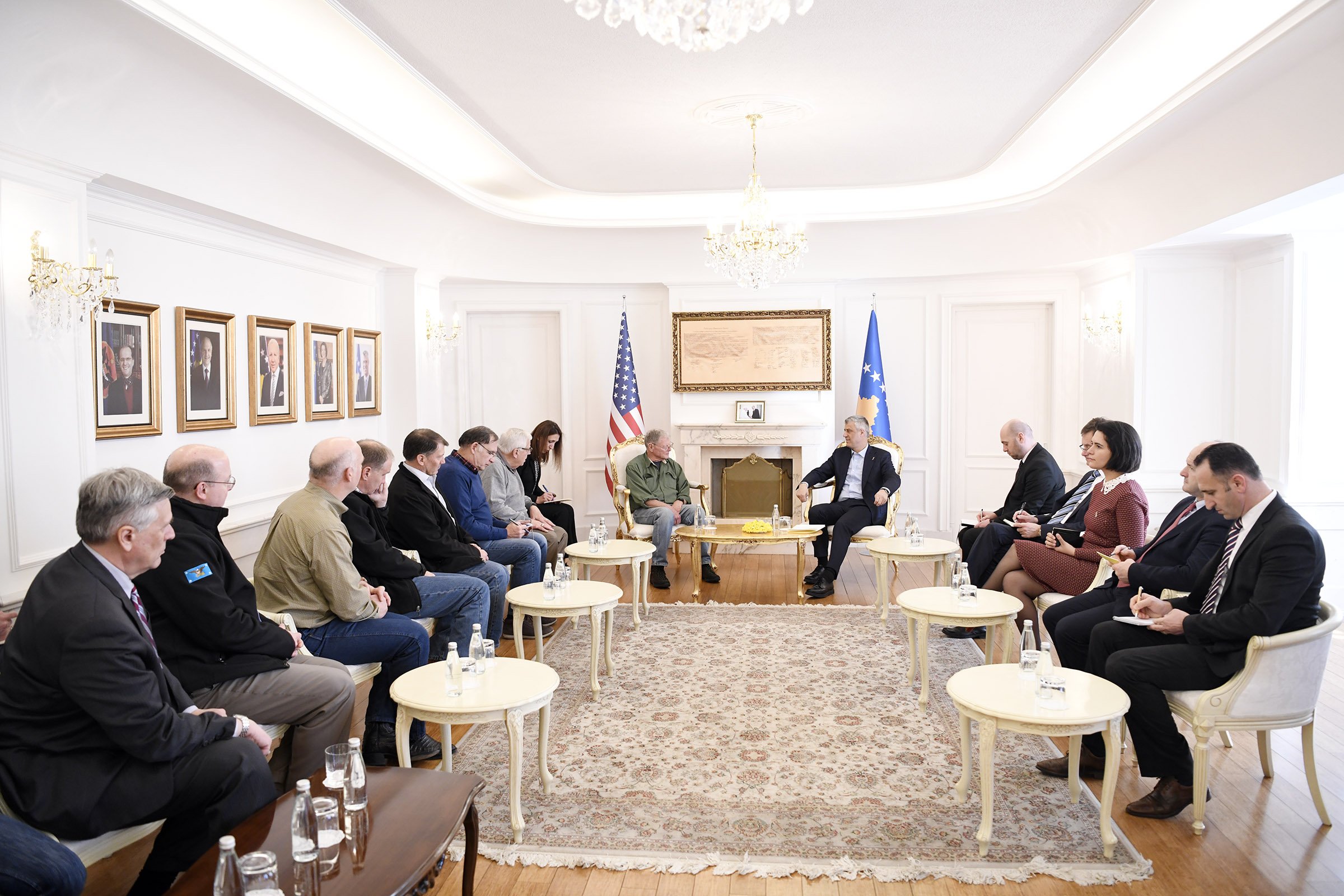 Thaçi takohet me senatorë e kongresistë amerikanë, i thonë se po punojnë ta ndalin agresionin rus në rajon