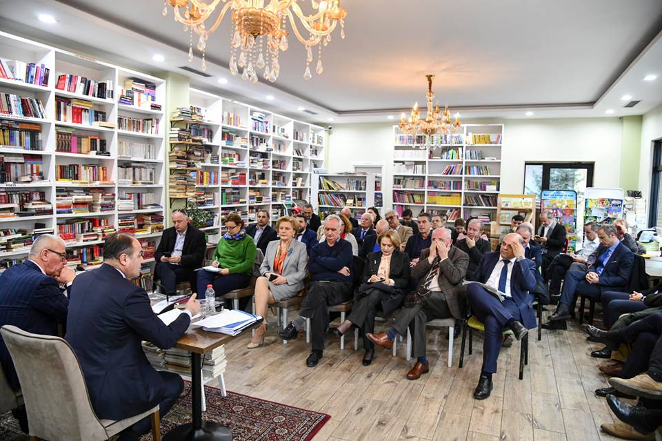 Përmbyllja e dialogut me Serbinë është edhe konsolidimi i jashtëm i Shqipërisë, thotë Hoxhaj