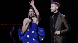 Dua Lipa fiton në “Brit Awards”