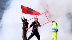 SHBA apel protestuesve në Shqipëri, refuzoni thirrjet për dhunë