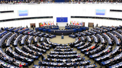 Parlamenti Evropian kushtëzon Serbinë me sanksione kundër Rusisë