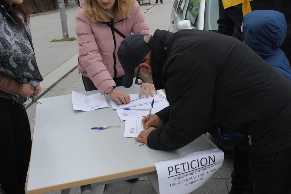 Foto: PDK, Dega në Pejë