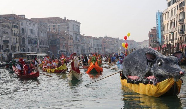 Venecia do të vërë taksë deri në 10 euro për turistë