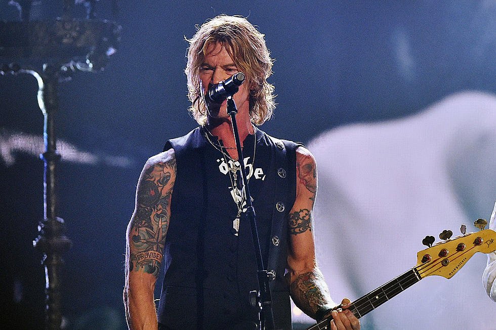 Basisti i “Guns 'n' Roses” paralajmëron aksidentalisht albumin e ri