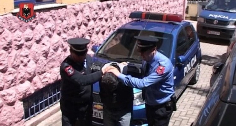 Në Kukës ndihmuan arratisjen e serbit, 6 të arrestuar, mes tyre dy policë