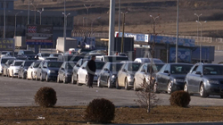Mbi 7 orë pritje për të dalë nga Kosova përmes Merdarit – 3 kah Dheu i Bardhë