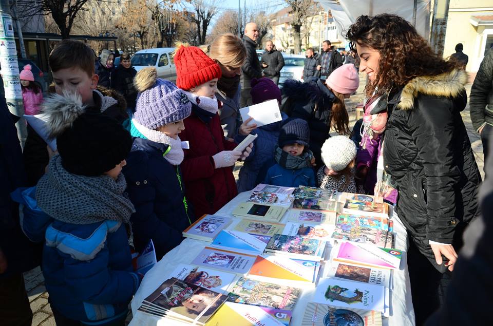 Podujeva që 6 muaj pa bibliotekë, Vetëvendosje ndan lektyra shkollore për nxënësit