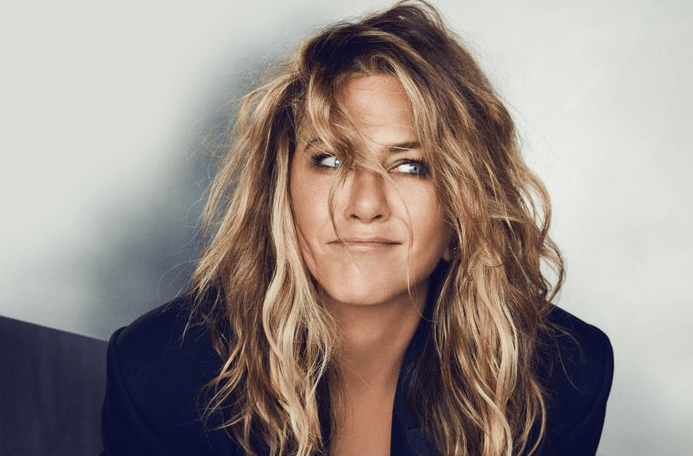 Jennifer Aniston harron ndarjen, kërkon ndihmën e miqve për ta gjetur “mashkullin ideal”