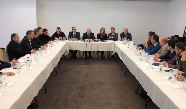 Mustafa: Nuk pendohem që e zgjodhëm Thaçin president