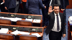 Zaev: Do të jem qytetari i parë maqedonas me pasaportë edhe në gjuhën shqipe