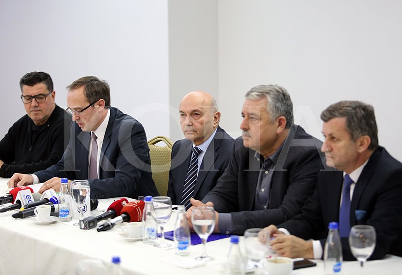 LDK-ja e quan ekipin negociator “grup dekori”