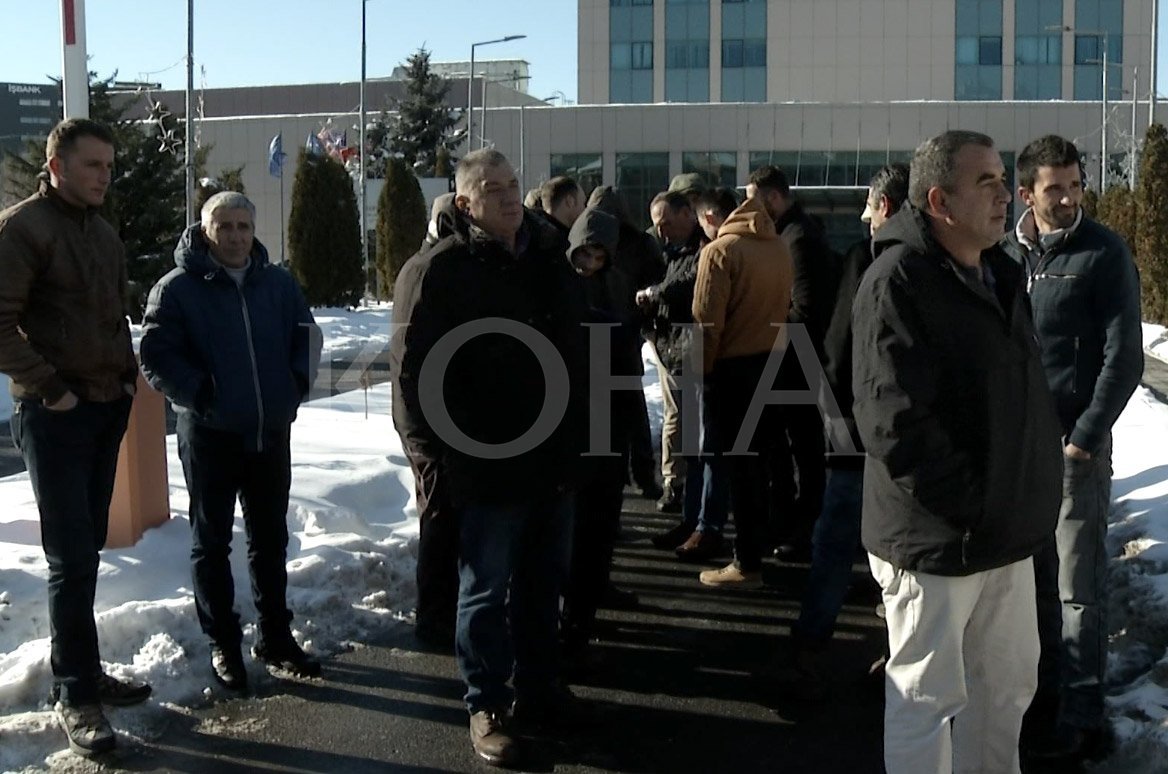 Banorët e Orllanit protestojnë për mungesën e ujit