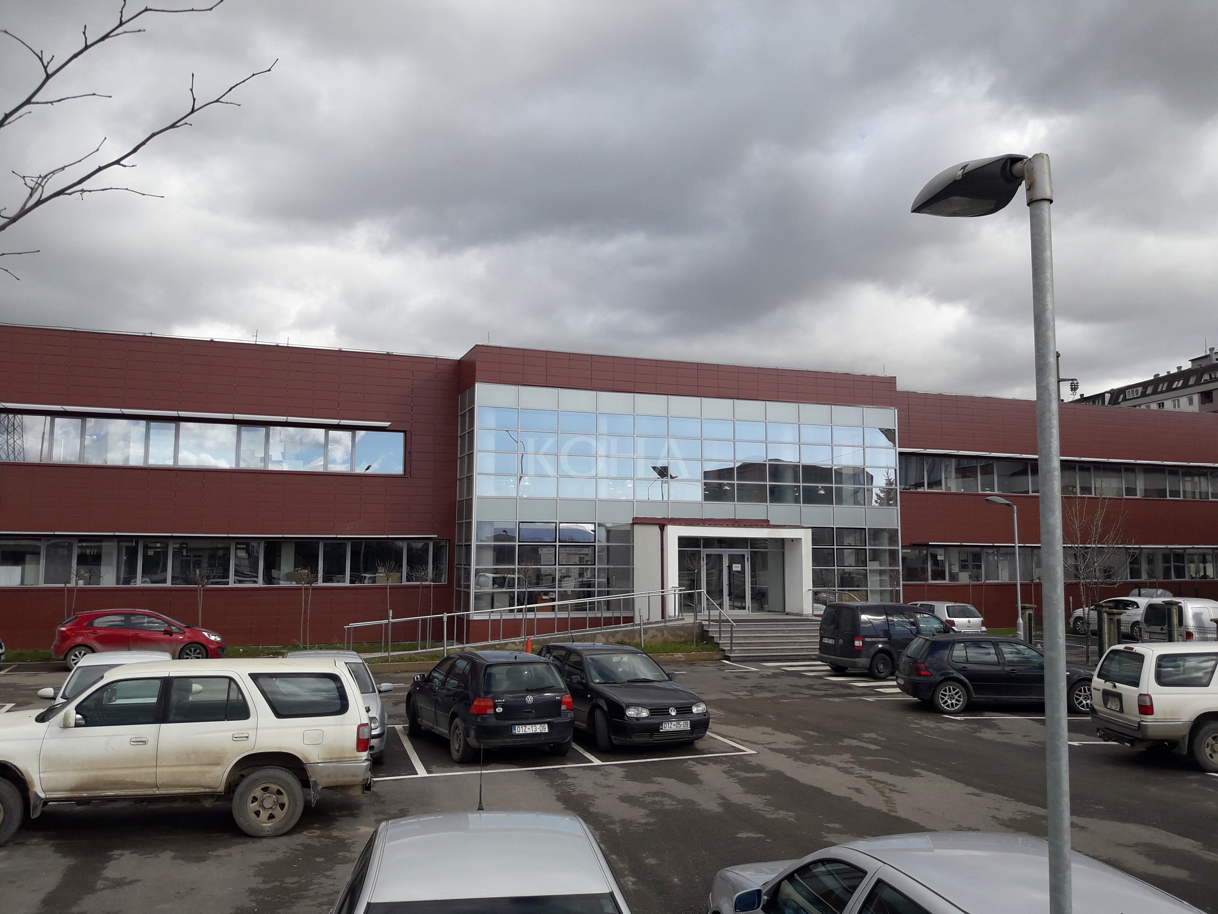 Vetëvendosje e Nisma në Fushë Kosovë braktisin seancën me akuza për shkelje ligjore 