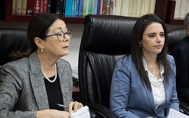 Foto: Hadas Parush/Flash 90 - Ministrja e Drejtësisë, Ayelet Shaked (D) dhe Presidentja e Gjykatës Supreme, Esther Hayut (M)