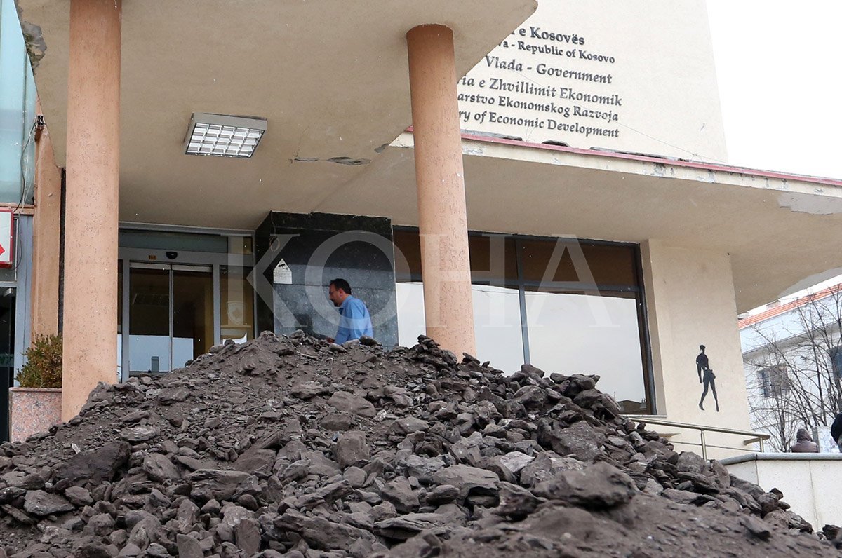 Për tre muaj, 14 kamionë të konfiskuar me thëngjill që shitej ilegalisht