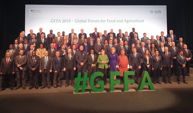Qeveria ende s’e ka shkarkuar, Rikallo në Berlin për “International Green Week” takon Merkelin