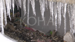 Banorët akuzojnë një biznes në Lipjan se po u hedh mbeturina para hyrjes