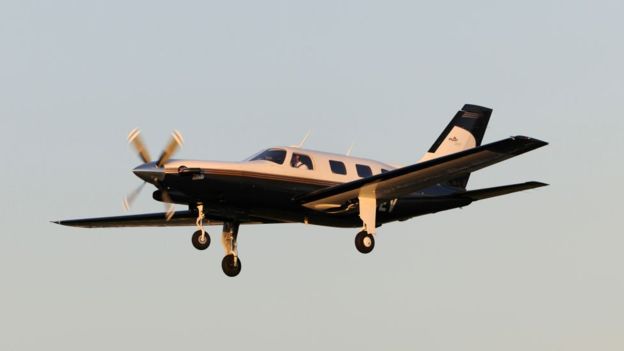 Zhduket aeroplani në të cilin besohet të jetë edhe një lojtar i Premier Ligës