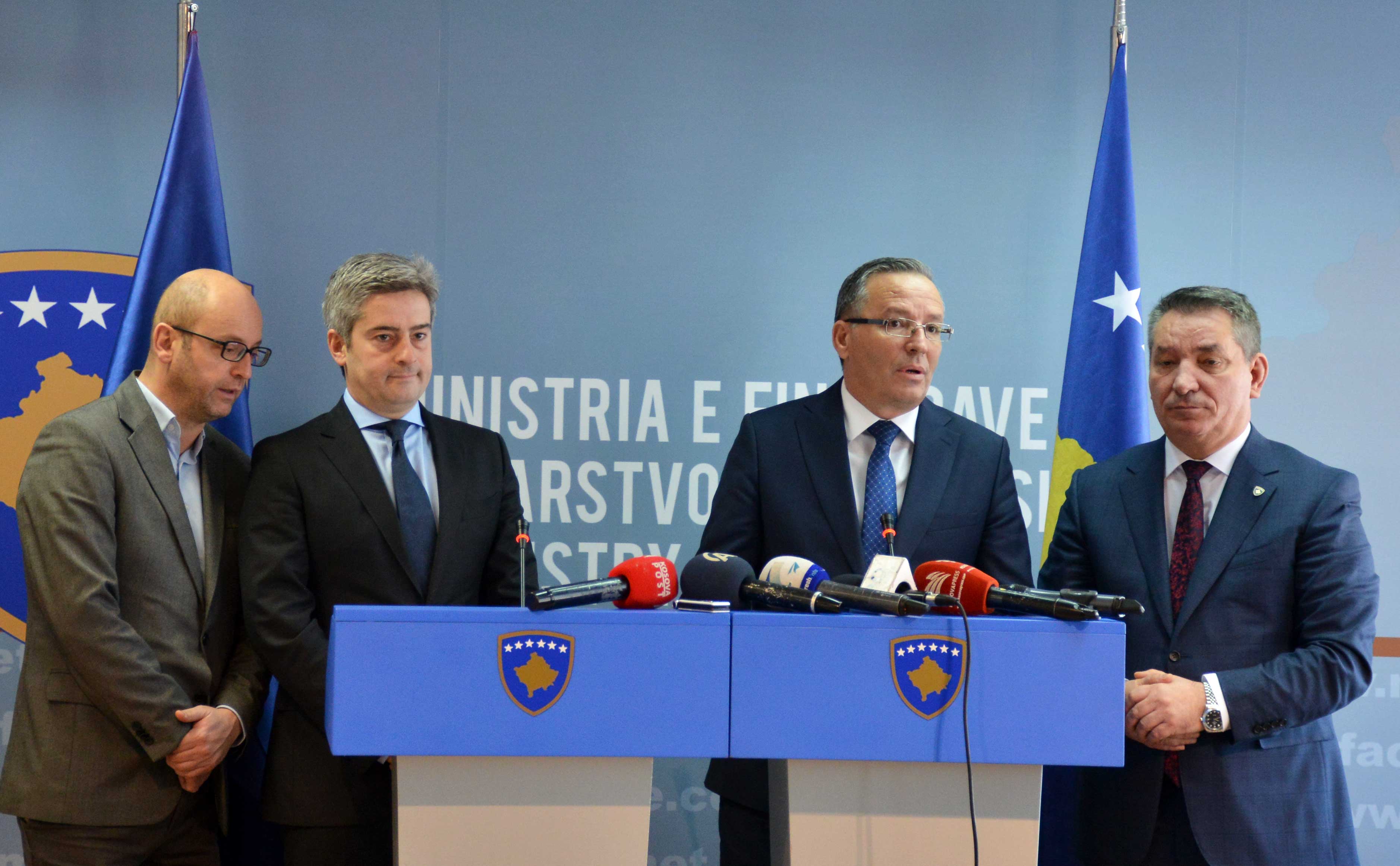 Marrëveshja me BEI-n kompleton financimin e ndërtimit të autostradës Prishtinë-Pejë, thotë Hamza