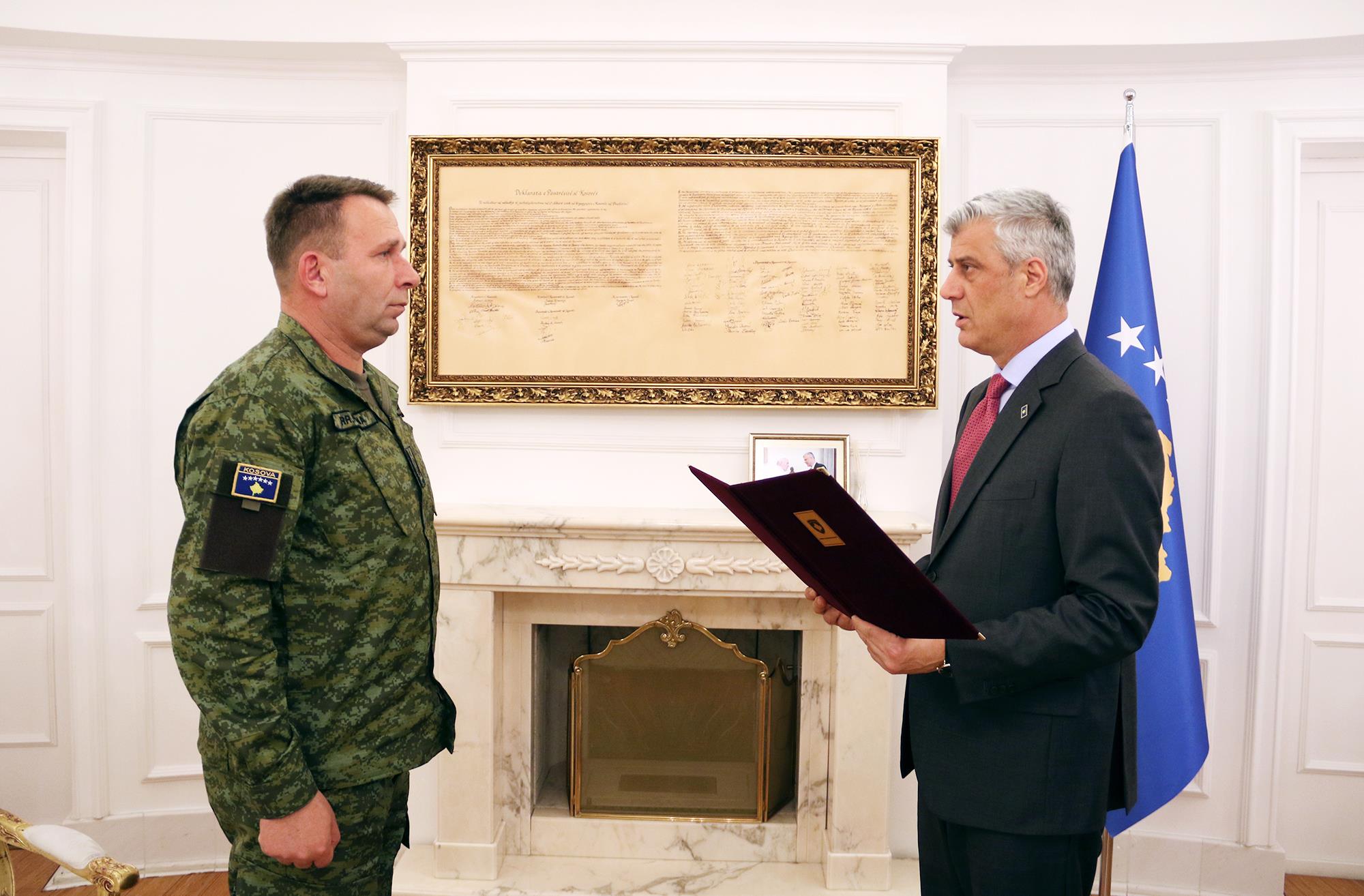 Thaçi dekreton Rrahman Ramën komandant të FSK-së edhe për një mandat