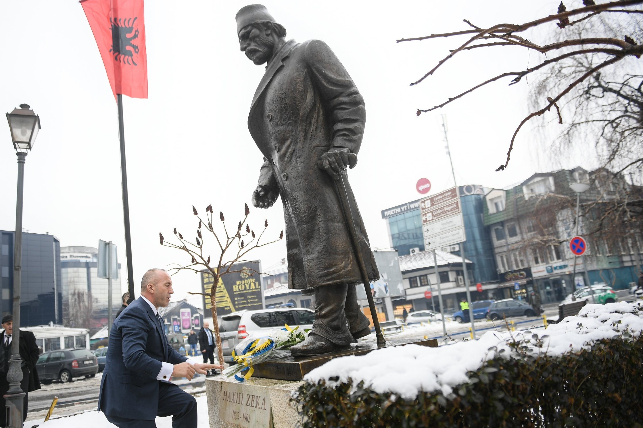 Haradinaj bëri homazhe te shtatorja dhe kulla e atdhetarit Haxhi Zeka