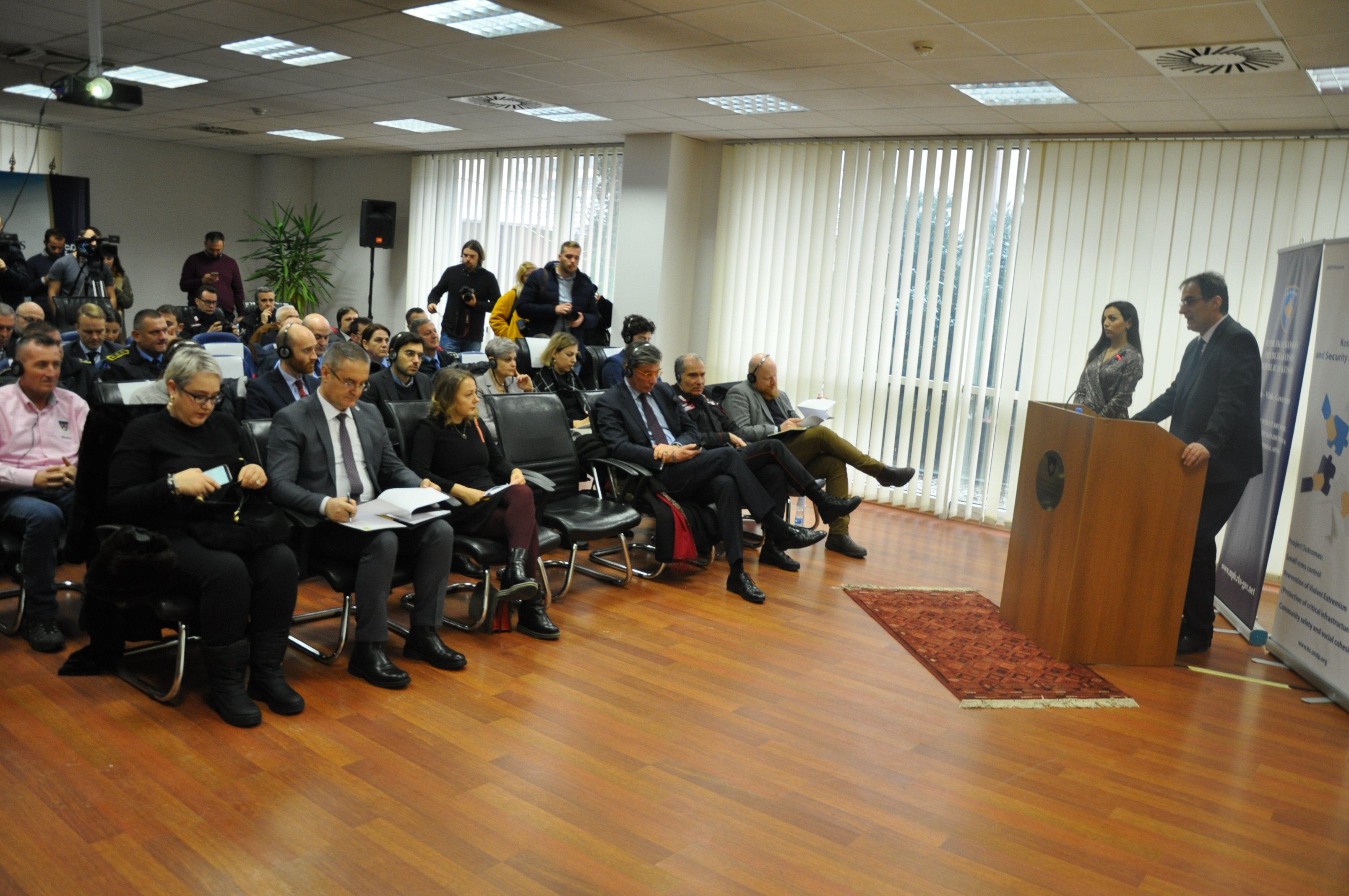 Inkurajohen qytetarët për legalizimin e armëve