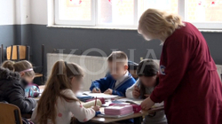 Një mësuese në Prizren s’e respekton grevën, vazhdon mësimin me nxënës
