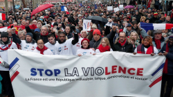 Mijëra “Shalle kuqë” në protesta kundër “Jelekë verdhëve” në Francë