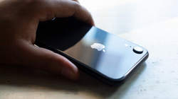 Shitjet e iPhone kanë rënë për 15 %