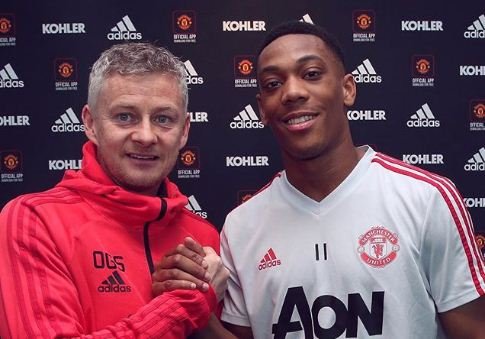 Martiali vazhdon kontratën me Unitedin