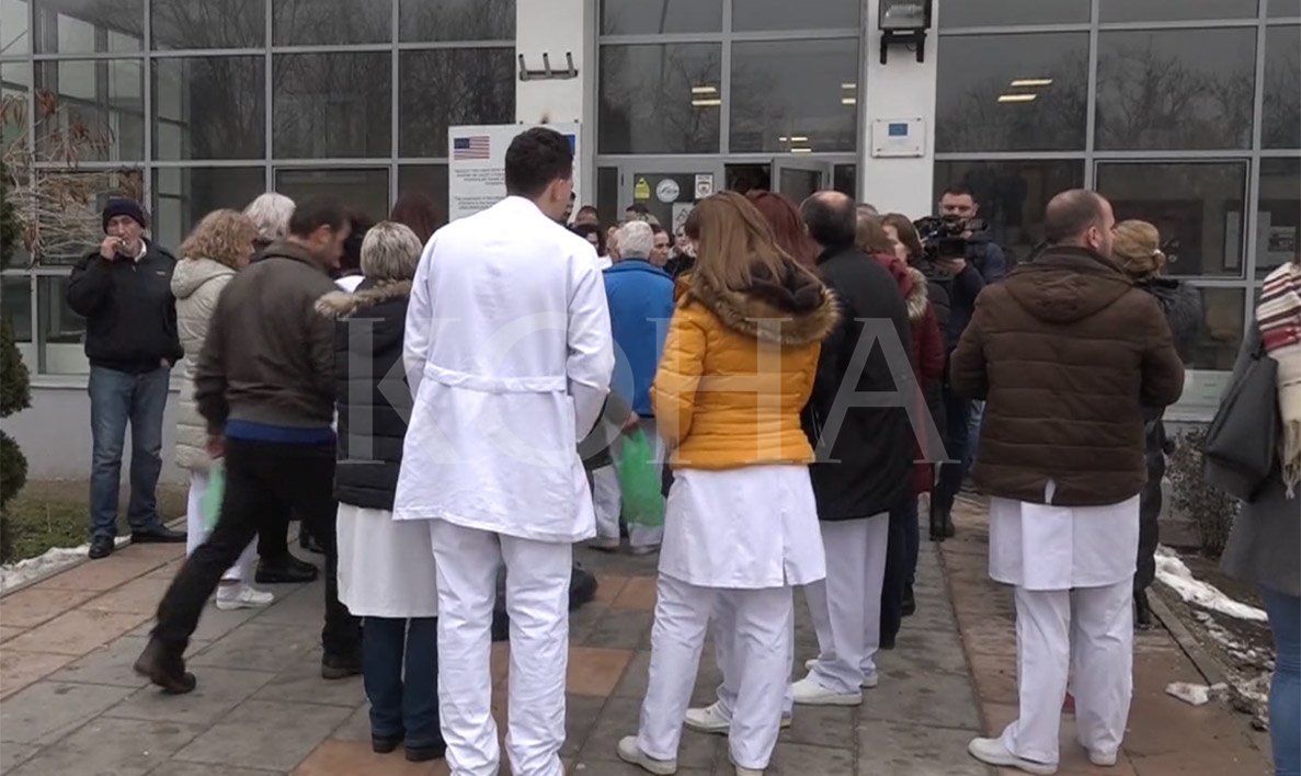 Infermierët në protestë kundër Ligjit për Paga