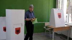 Monitoruesit ndërkombëtarë thonë se në zgjedhjet në Shqipëri kishte presion nga të dyja palët