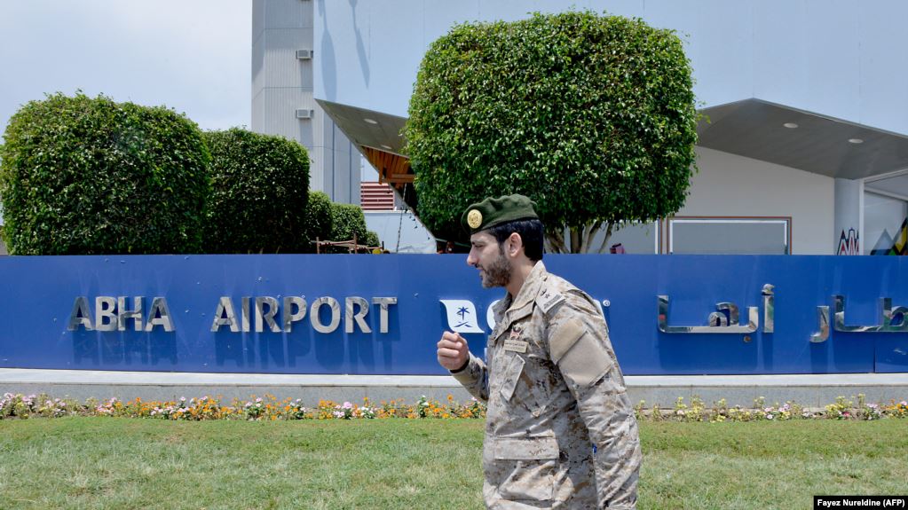 Rebelët Huthi sulmojnë një aeroport në Arabinë Saudite