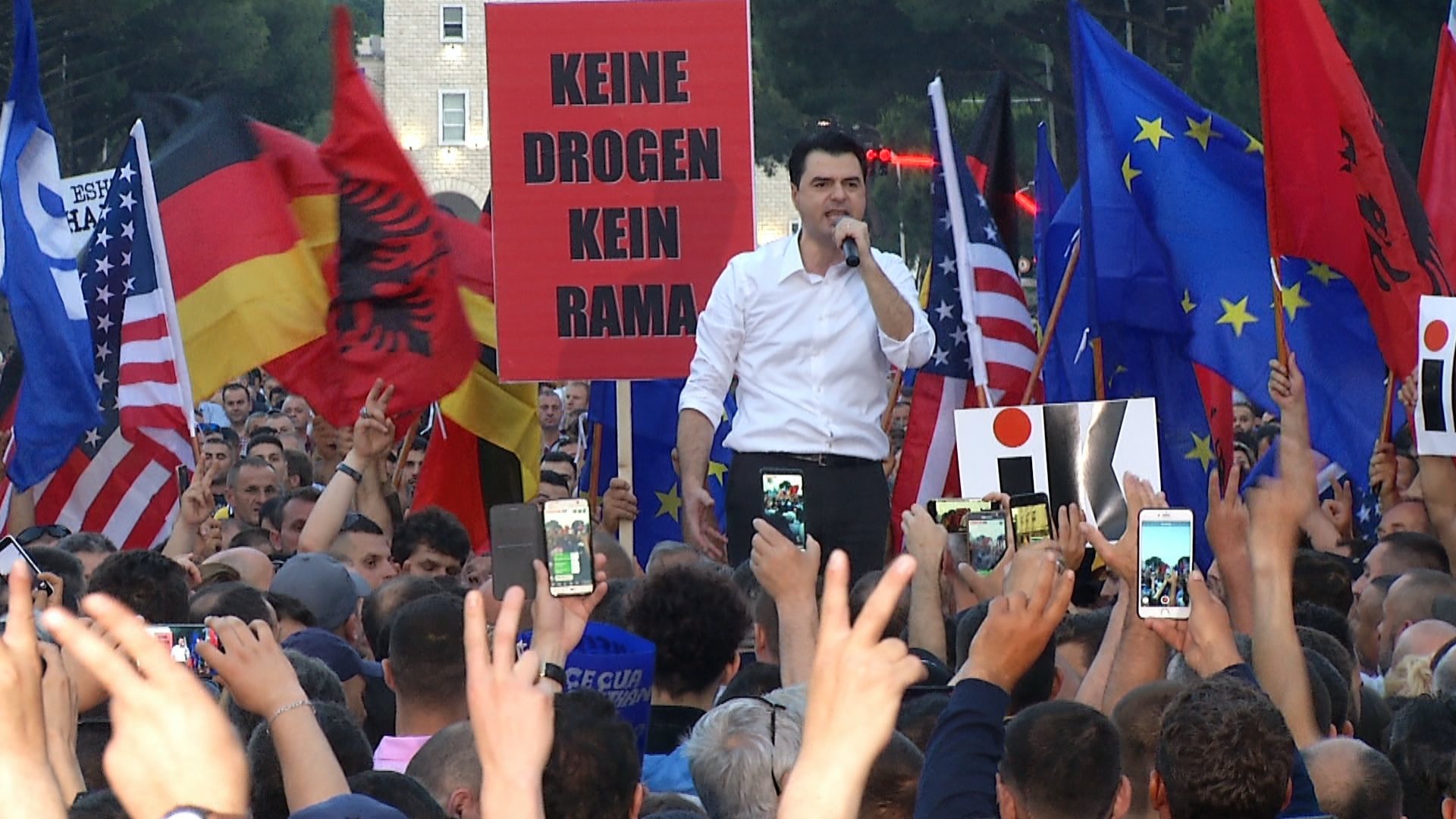 Opozita në Shqipëri i rikthehet protestave më 8 korrik 