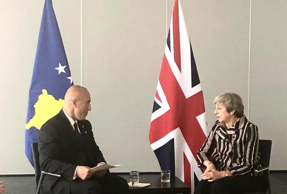 Haradinaj takon kryeministren britanike, i kërkon mbështetje për finalizimin e dialogut