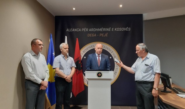 AAK fton prokurorinë dhe policinë të merren “me keqpërdorimet” e Komunës së Pejës