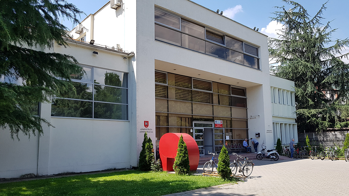 Auditori identifikon 45 veta të punësuar pa konkurs në komunën e Pejës