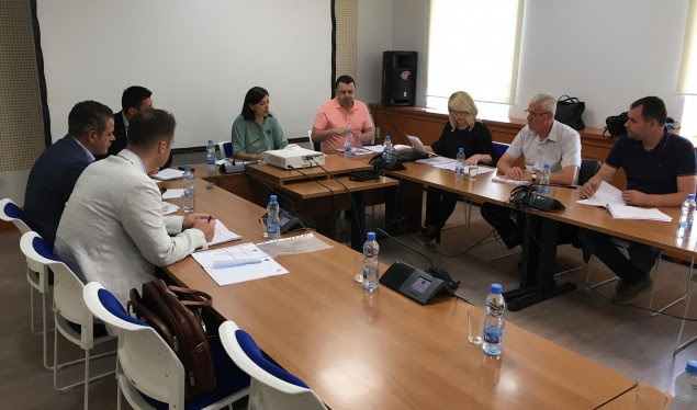 Ministri Tahiri nuk shkon në Komisionin për Legjislacion, kërkojnë që kryeministri ta detyrojë