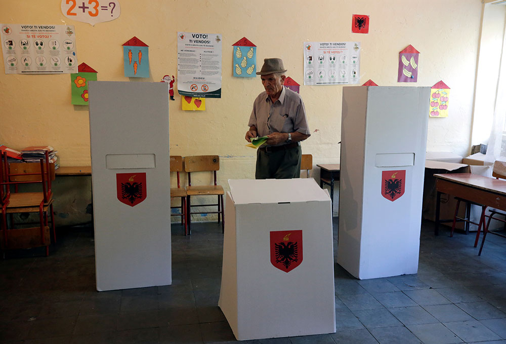 Opozita në Shqipëri kërkon t’i ketë në dispozicion materialet e votimeve të 30 qershorit