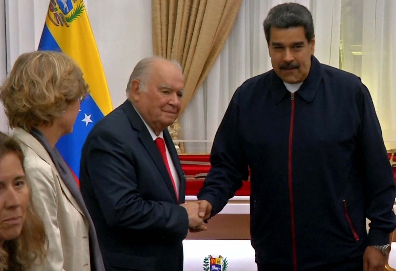 Maduro takohet me delegacionin e BE-së