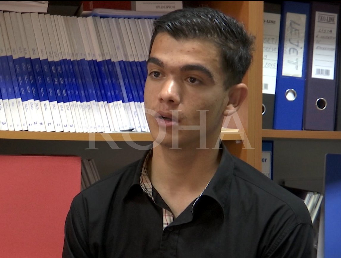 Opozita kritikon emërimin e 21-vjeçarit drejtor në Komunë të Kamenicës