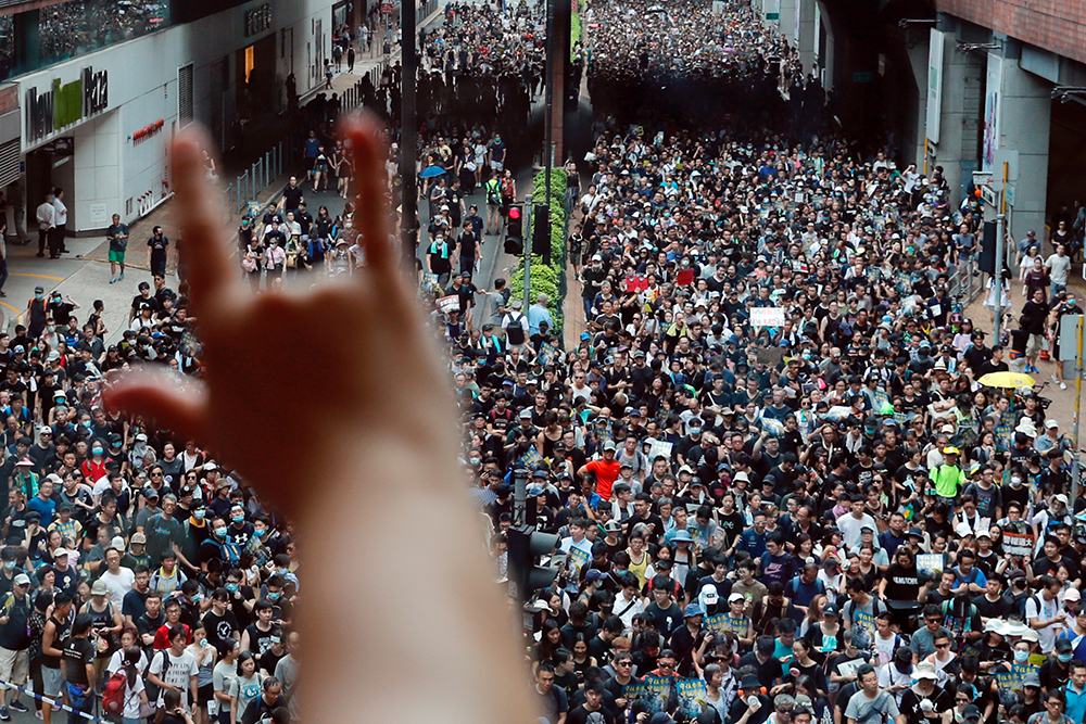 Hong Kongut i bëhet thirrje për mbrojtje të Kushtetutës