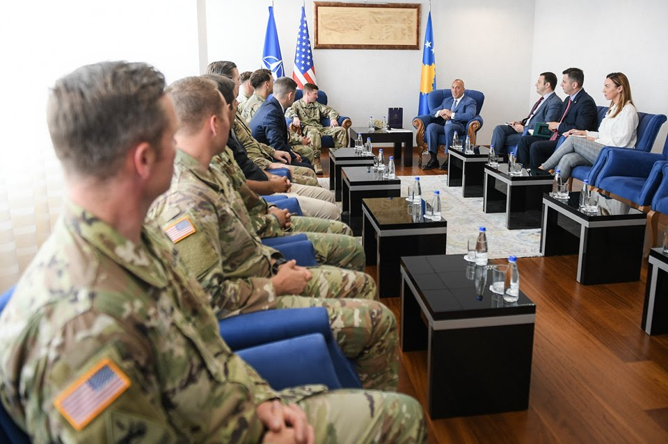 Haradinaj bisedon me ushtarakë amerikanë për ngritjen e kapaciteteve mbrojtëse të Kosovës