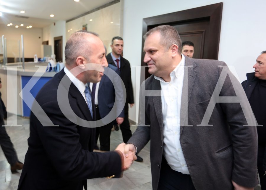 Ahmeti: Dorëheqja e Haradinajt befasi, na mbetet të shohim rrugën përpara