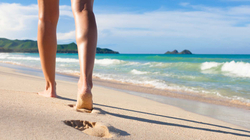 Përfitimet shëndetësore nga ecja në plazh